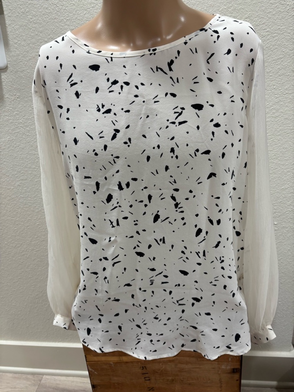 Amour Vert 100% Silk Sheer Sleeves Ivory with Black Splatter Blouse Top Sz M